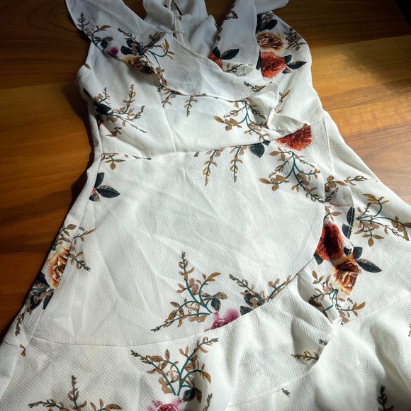 Peachlea White Floral Dress - Picture 2 of 4